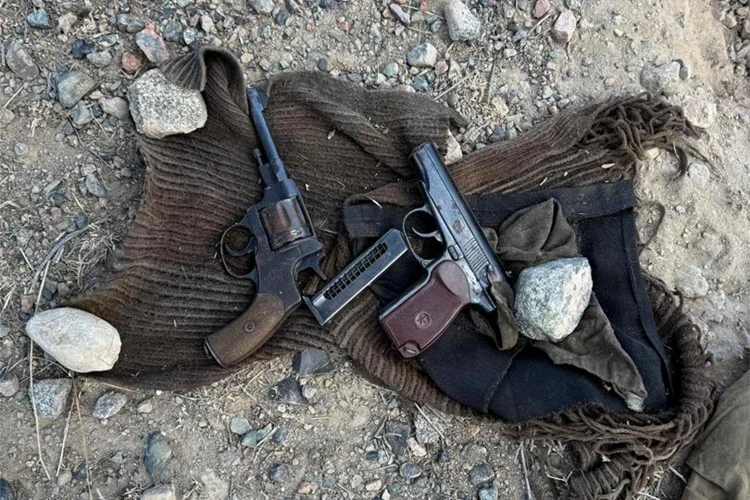 На окраине Балыкчи обнаружен тайник с огнестрельным оружием