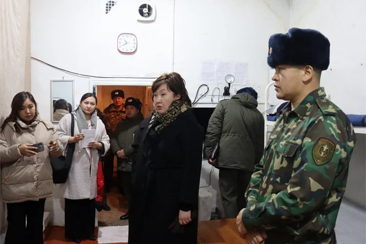 Омбудсмен посетила следственный изолятор в Бишкеке. На что пожаловались женщины