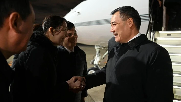 Садыр Жапаров прилетел в Японию. Как его встретили