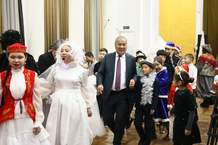 В Оше состоялась новогодняя елка главы области
