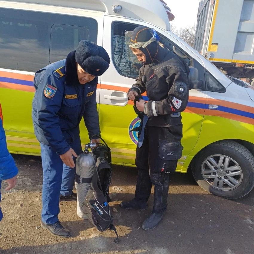 В Бишкеке ведутся поиски людей, упавших в Большой Чуйский канал