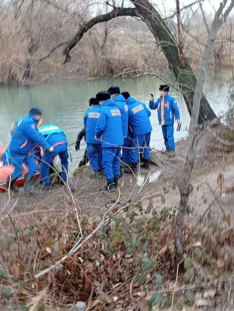 Найдено тело третьего сотрудника «Тазалыка», упавшего в канал. Поиски завершены