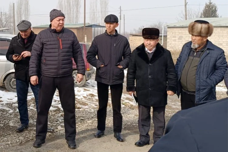 В Кыргызстане пытаются бороться с контрабандой саженцев из Узбекистана