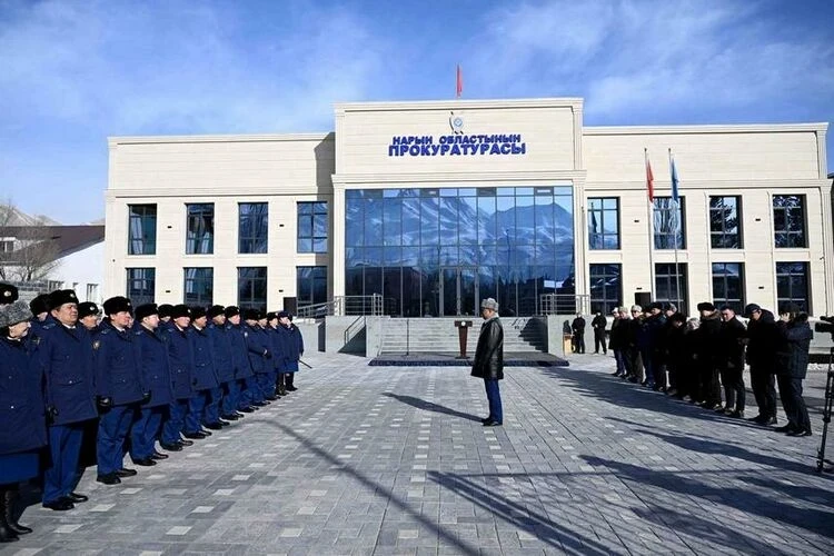 Прокуратура должна стать помощником президента Кыргызстана в борьбе с коррупцией