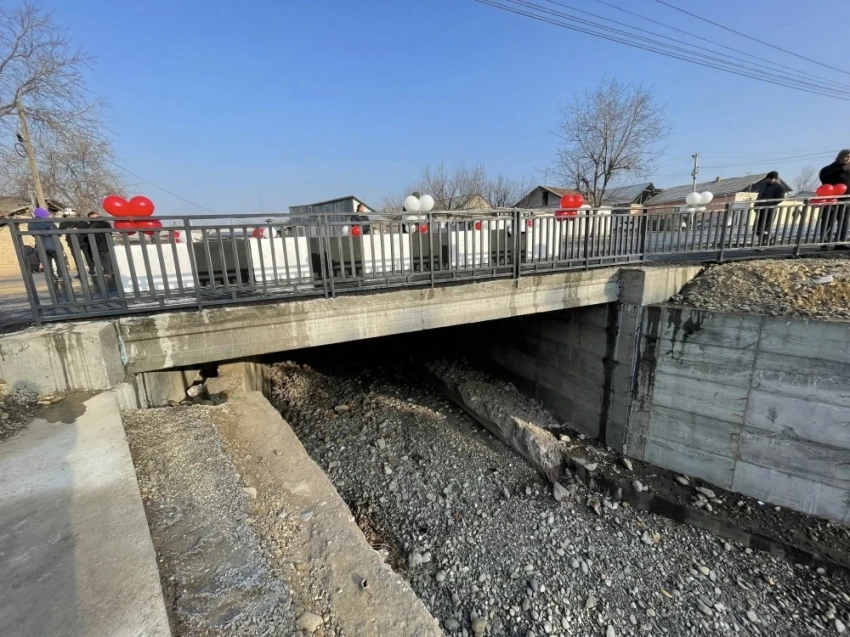В Оше открыли мост на улице Ж. Шамшиева. Ранее там сносили дома