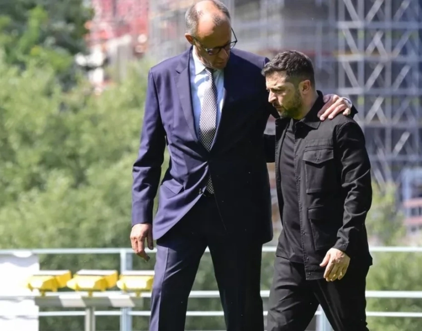 Мерц ограничился туманными гарантиями для Украины на встрече в Париже