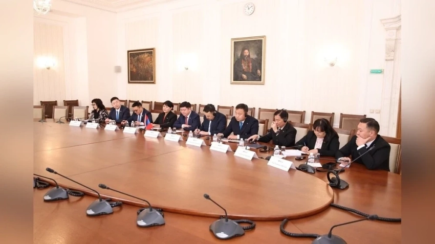 Председатель Группы дружбы Кирова принимает монгольскую делегацию в Национальном собрании
