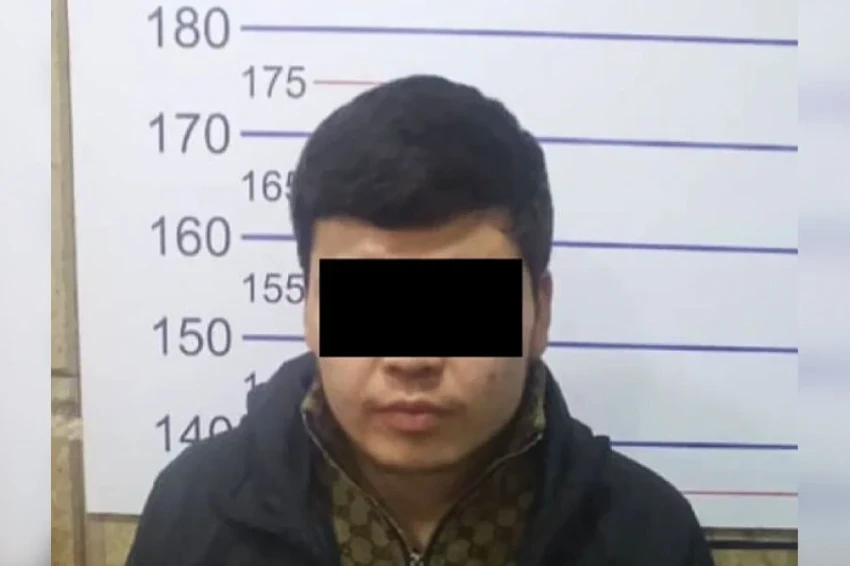 В Бишкеке прохожий вступился за женщину, которую избивал муж, и получил ножом в плечо