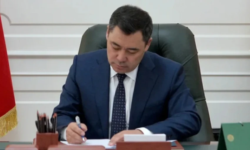 Садыр Жапаров запустил кампанию по бесплатной замене водительских прав