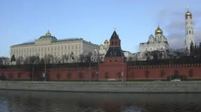 Минтруда напоминает кыргызстанцам правила выезда на работу в Россию