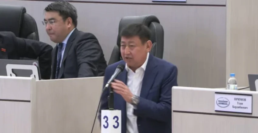 Депутат просит разобраться с заработными платами сотрудников Минстроя