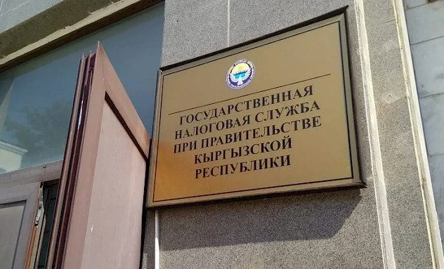 Для кыргызстанцев, работающих за рубежом, продлен переход на единый налог