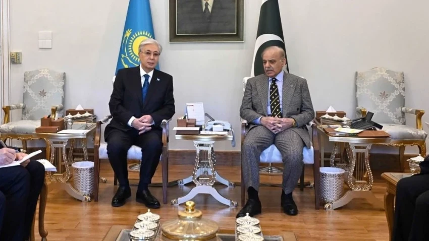 Токаев провёл переговоры с премьер-министром Пакистана