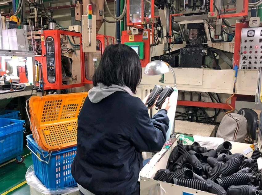 Кыргызстанцы вылетели в Южную Корею для работы