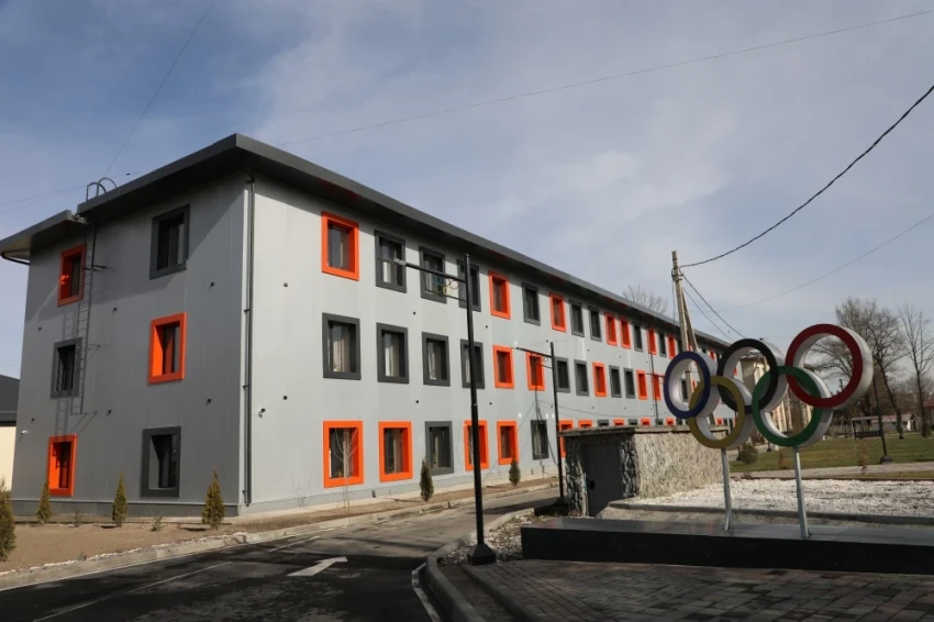 Камчыбек Ташиев пришел на открытие нового спорткомплекса в Бишкеке