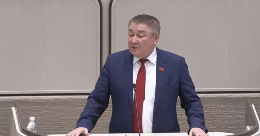 Депутат призвал к единству Садыра Жапарова и Камчыбека Ташиева