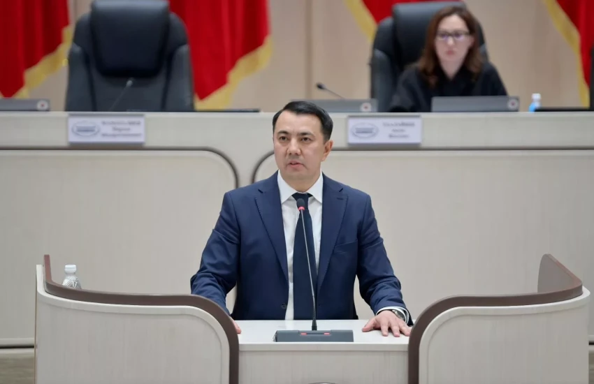 Новый спикер Жогорку Кенеша заявил, что будет работать с депутатами как одна команда