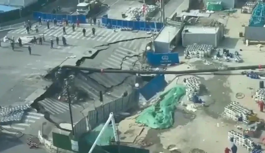 В огромную воронку провалился целый перекресток в Шанхае