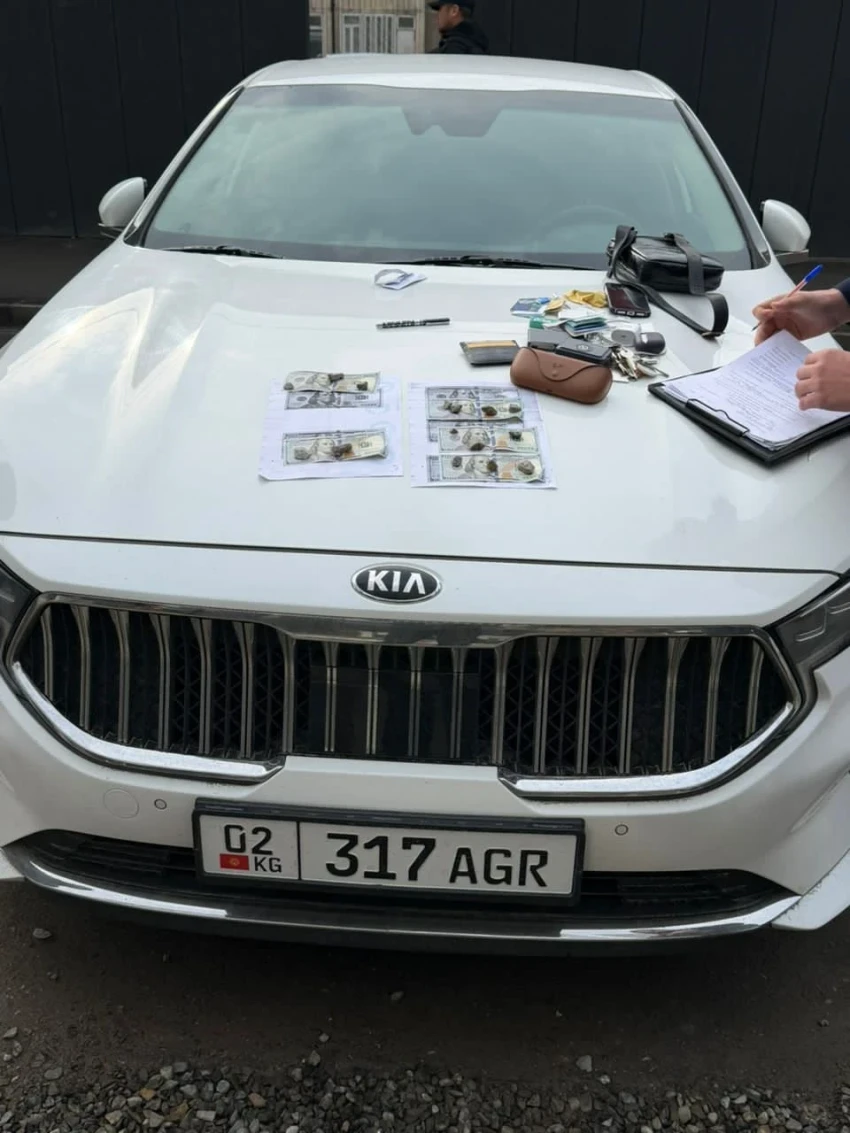 Блогеры-вымогатели задержаны в Оше при получении $500