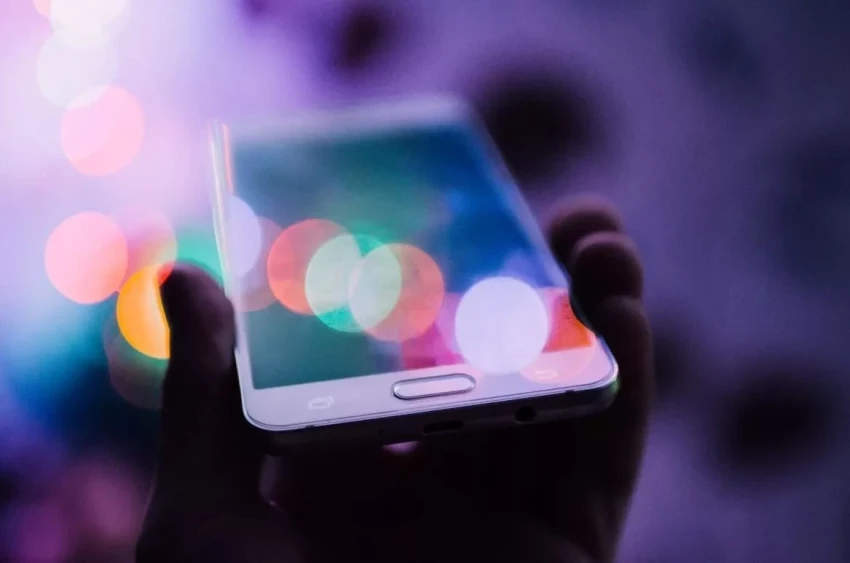 Казахстанские родители выступили против запрета смартфонов в школах