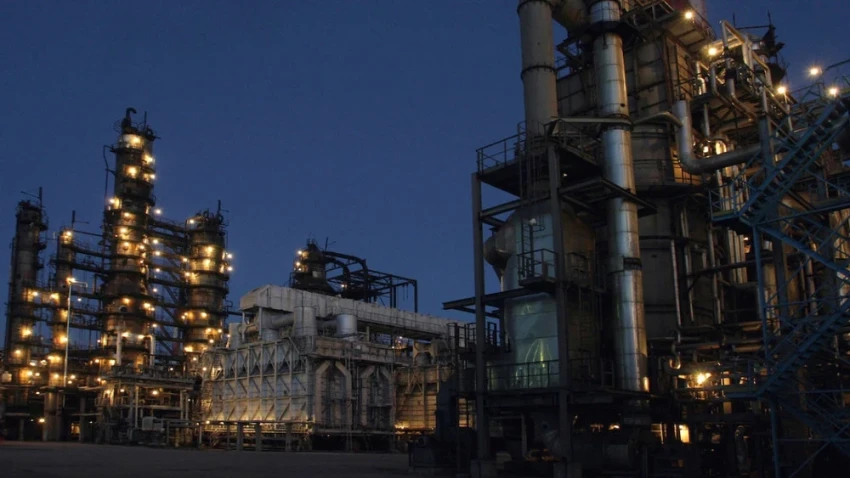 Цены на бензин в России резко выросли впервые за полгода после новых ударов по НПЗ